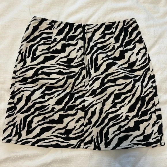 Motel Rocks Skirt - Picture 3 of 4